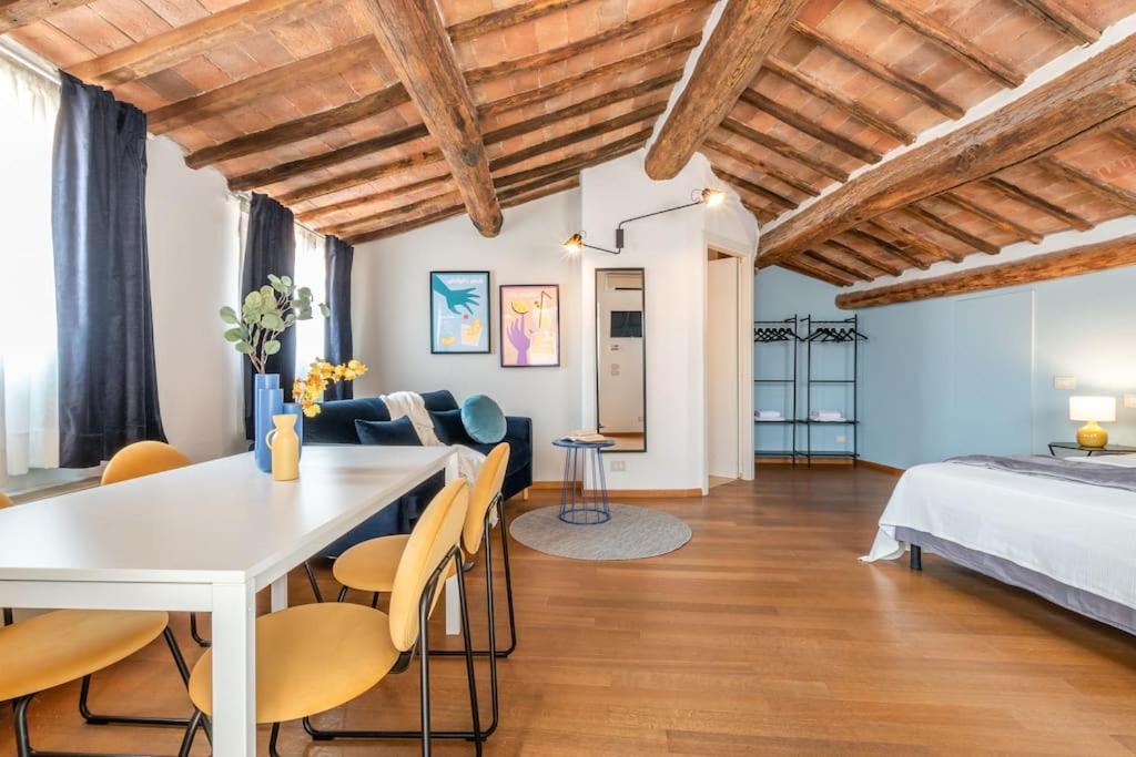 Ferienwohnung Mimosa- Loft Elegante Con Terrazza Nel Centro Di Siena Exterior foto