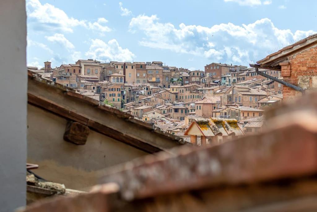 Ferienwohnung Mimosa- Loft Elegante Con Terrazza Nel Centro Di Siena Exterior foto