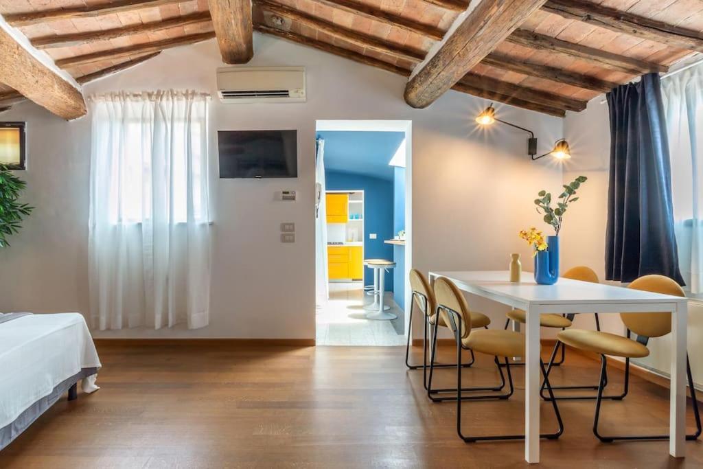Ferienwohnung Mimosa- Loft Elegante Con Terrazza Nel Centro Di Siena Exterior foto