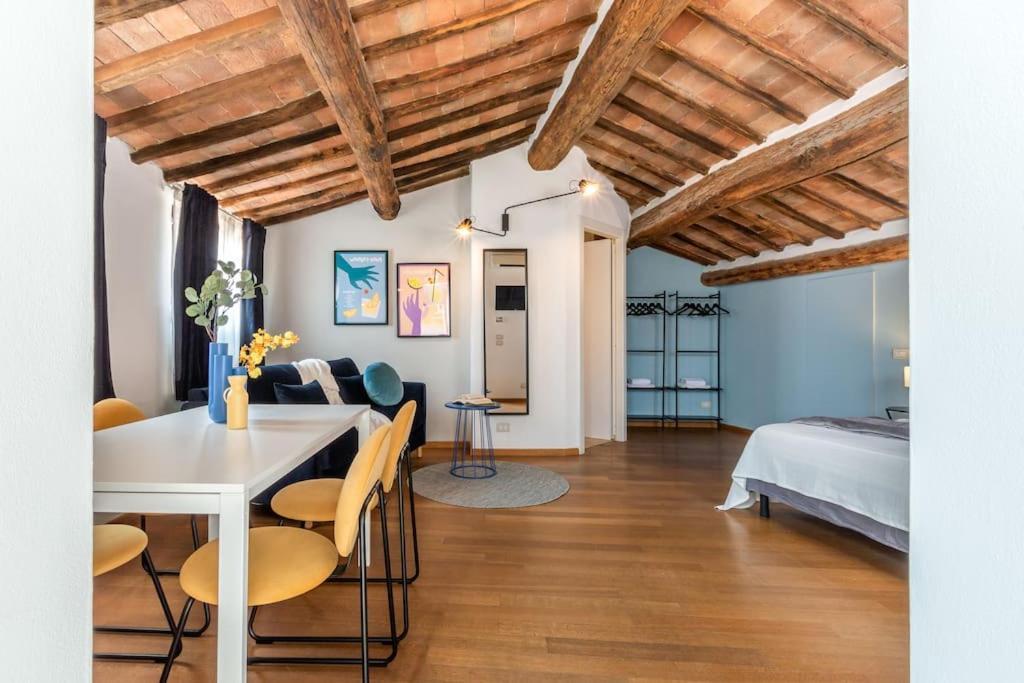 Ferienwohnung Mimosa- Loft Elegante Con Terrazza Nel Centro Di Siena Exterior foto