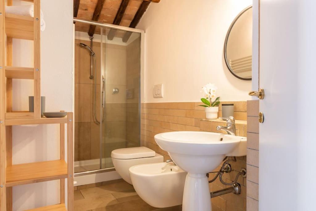 Ferienwohnung Mimosa- Loft Elegante Con Terrazza Nel Centro Di Siena Exterior foto