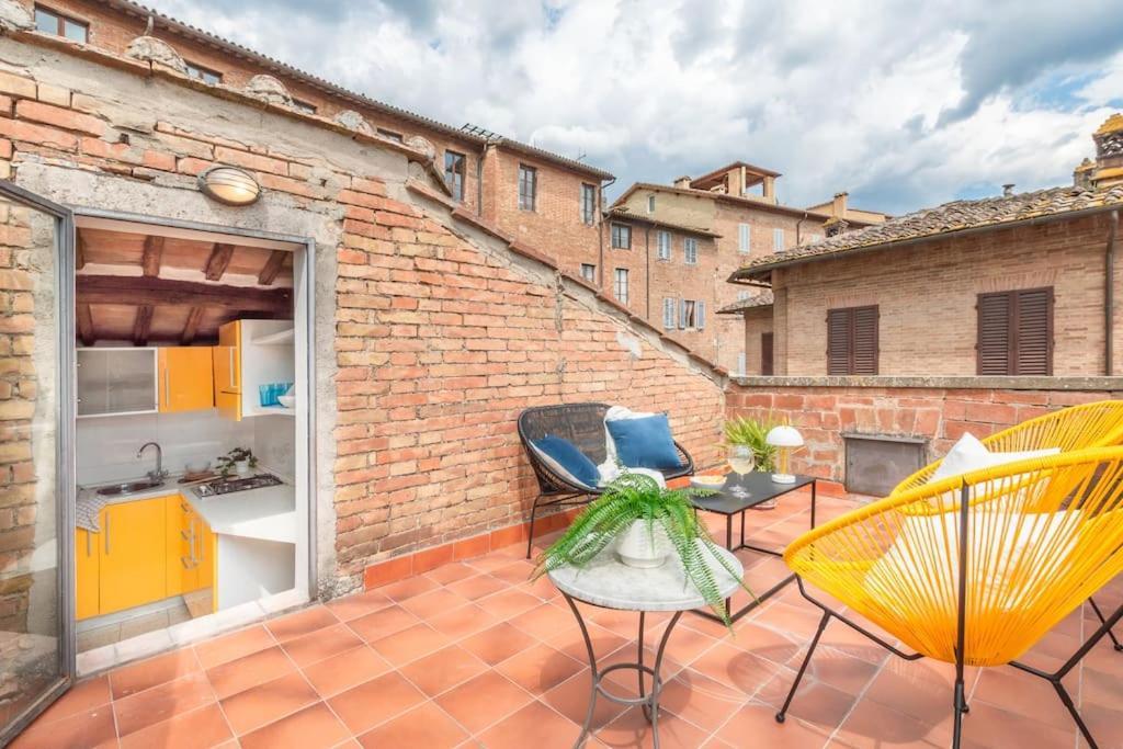 Ferienwohnung Mimosa- Loft Elegante Con Terrazza Nel Centro Di Siena Exterior foto