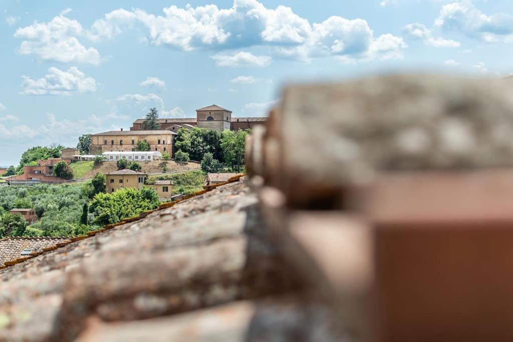 Ferienwohnung Mimosa- Loft Elegante Con Terrazza Nel Centro Di Siena Exterior foto