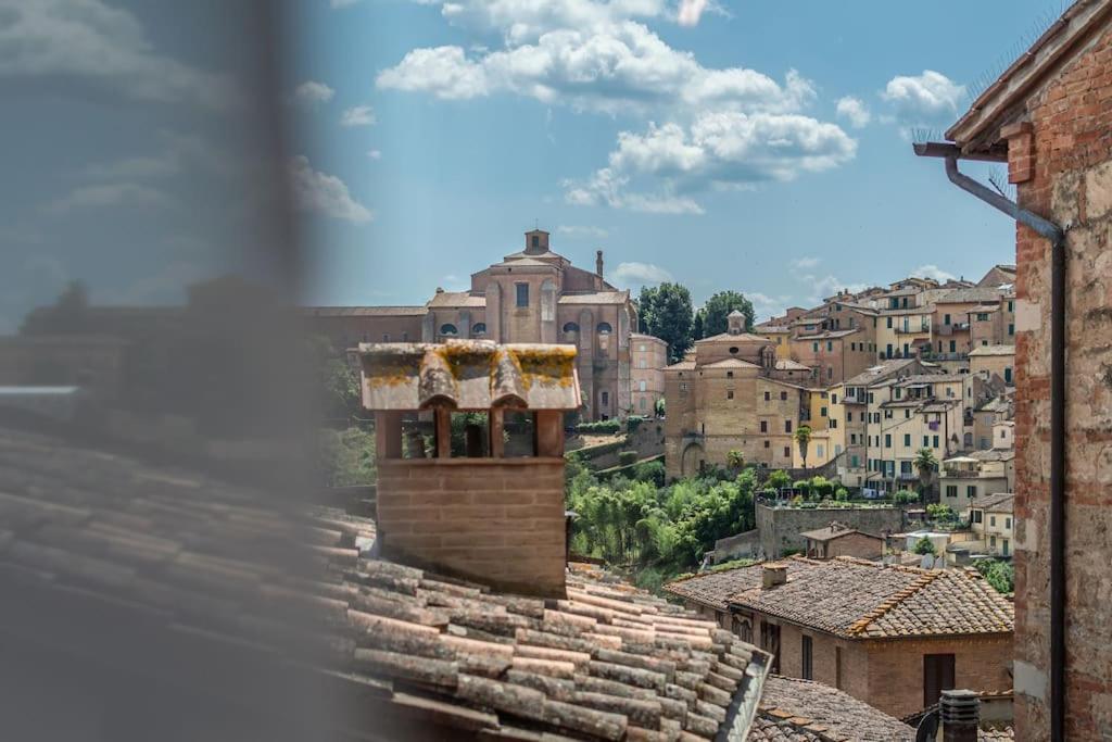 Ferienwohnung Mimosa- Loft Elegante Con Terrazza Nel Centro Di Siena Exterior foto