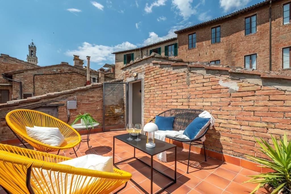 Ferienwohnung Mimosa- Loft Elegante Con Terrazza Nel Centro Di Siena Exterior foto