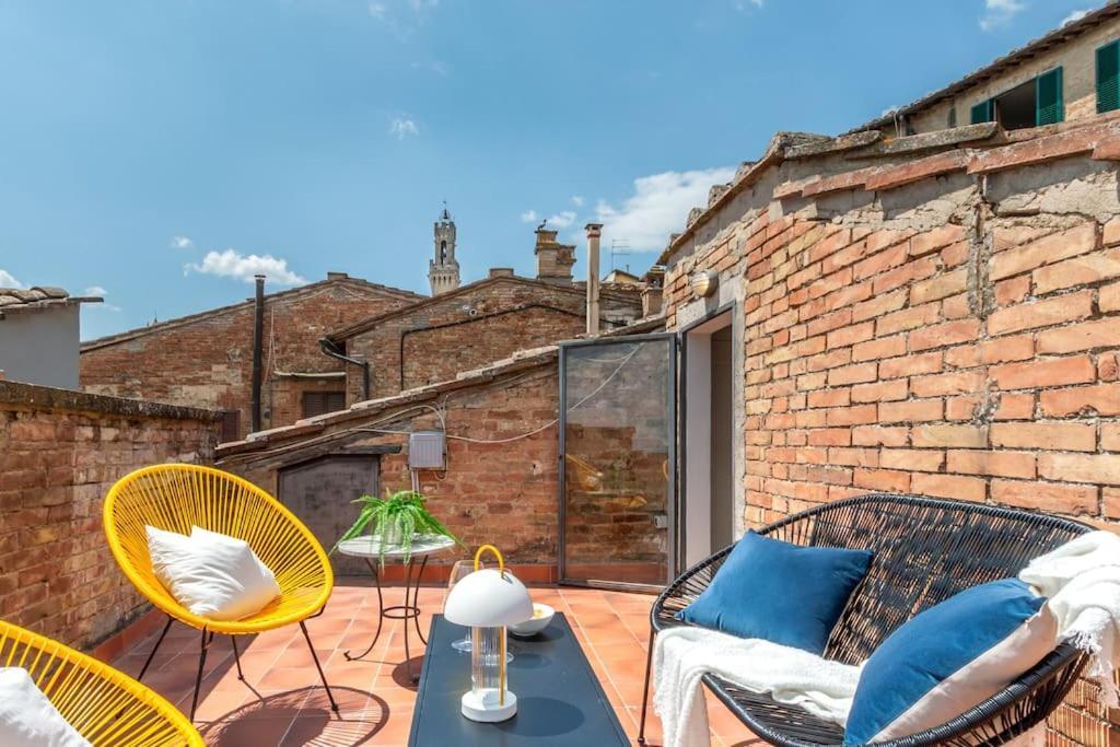 Ferienwohnung Mimosa- Loft Elegante Con Terrazza Nel Centro Di Siena Exterior foto