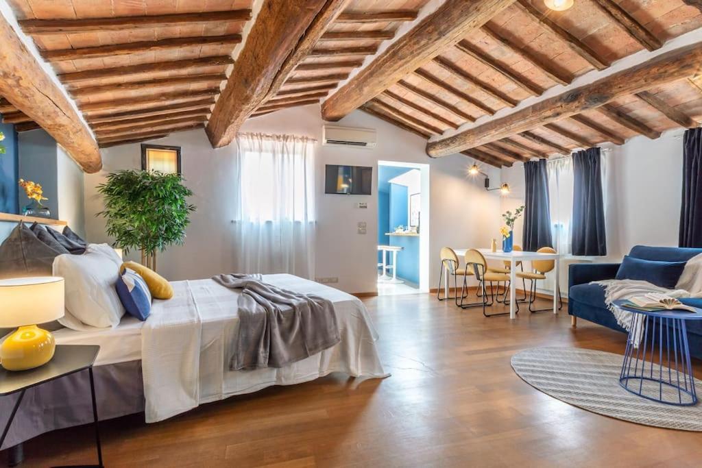 Ferienwohnung Mimosa- Loft Elegante Con Terrazza Nel Centro Di Siena Exterior foto