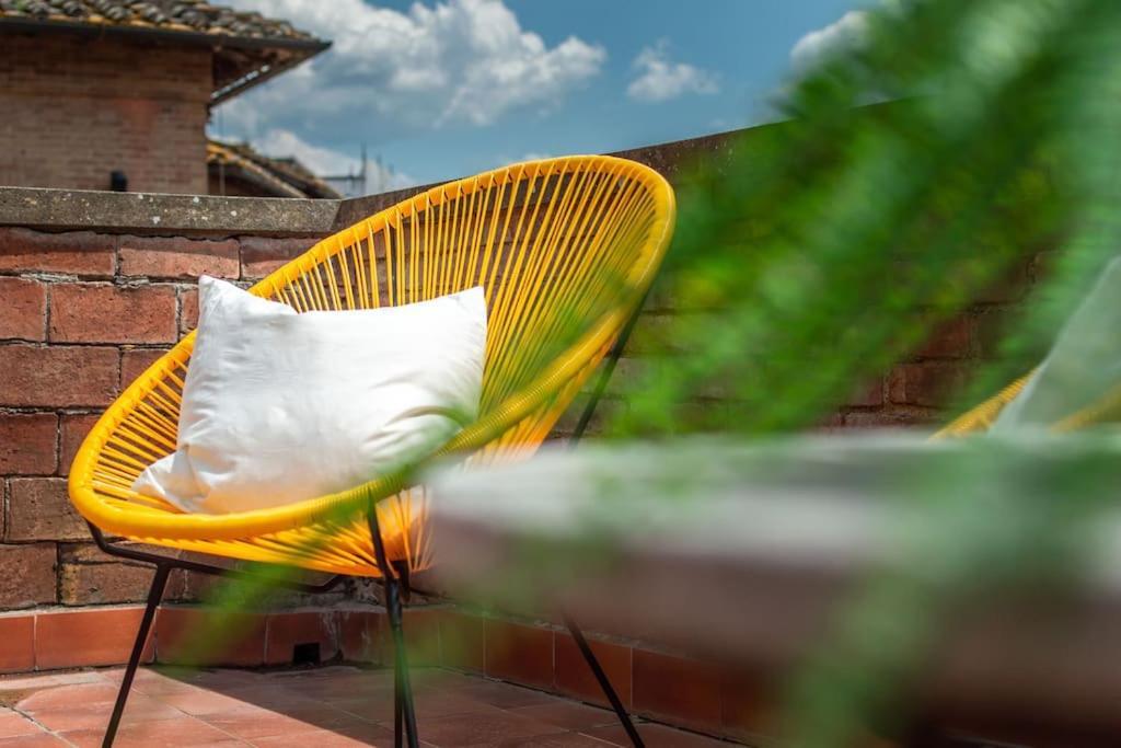 Ferienwohnung Mimosa- Loft Elegante Con Terrazza Nel Centro Di Siena Exterior foto